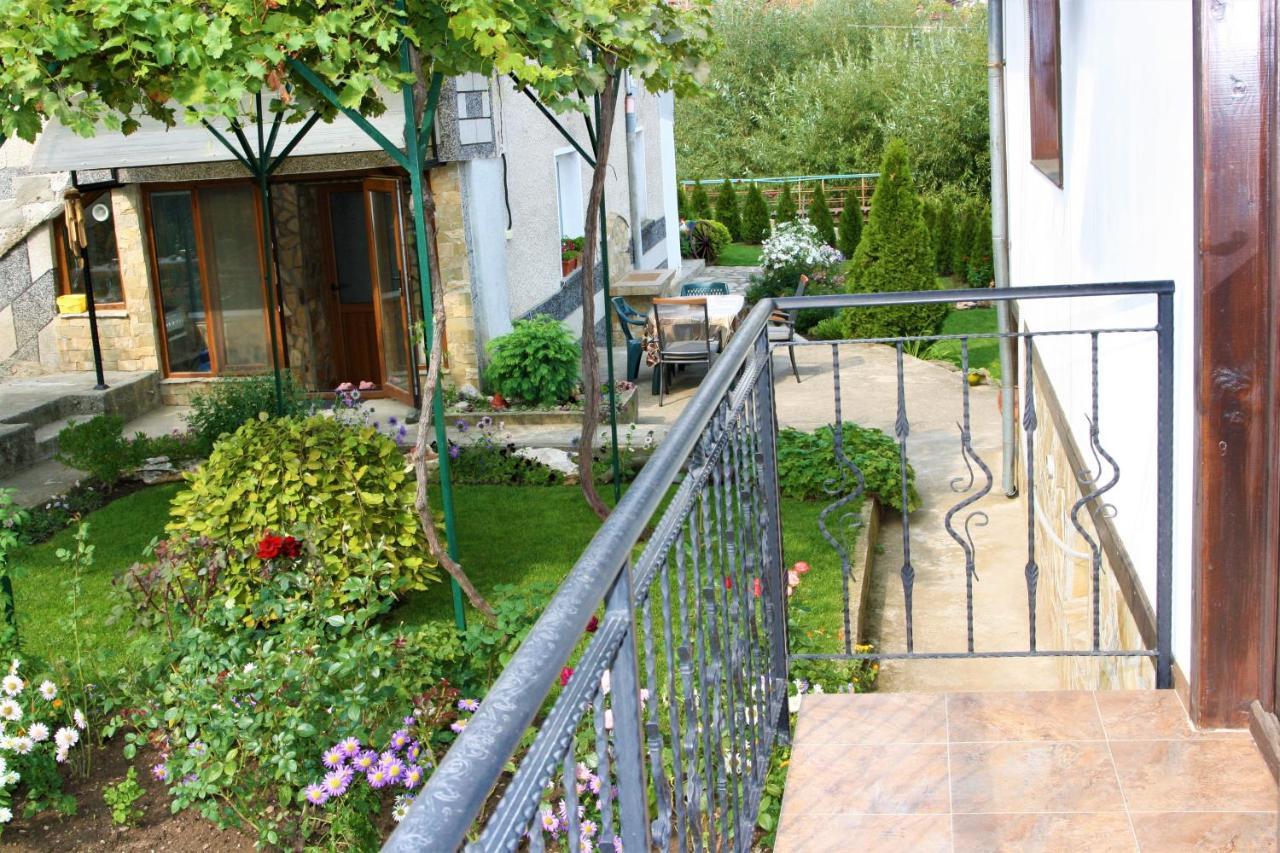 Къща Речен Шепот Hotel Kalofer Exterior photo