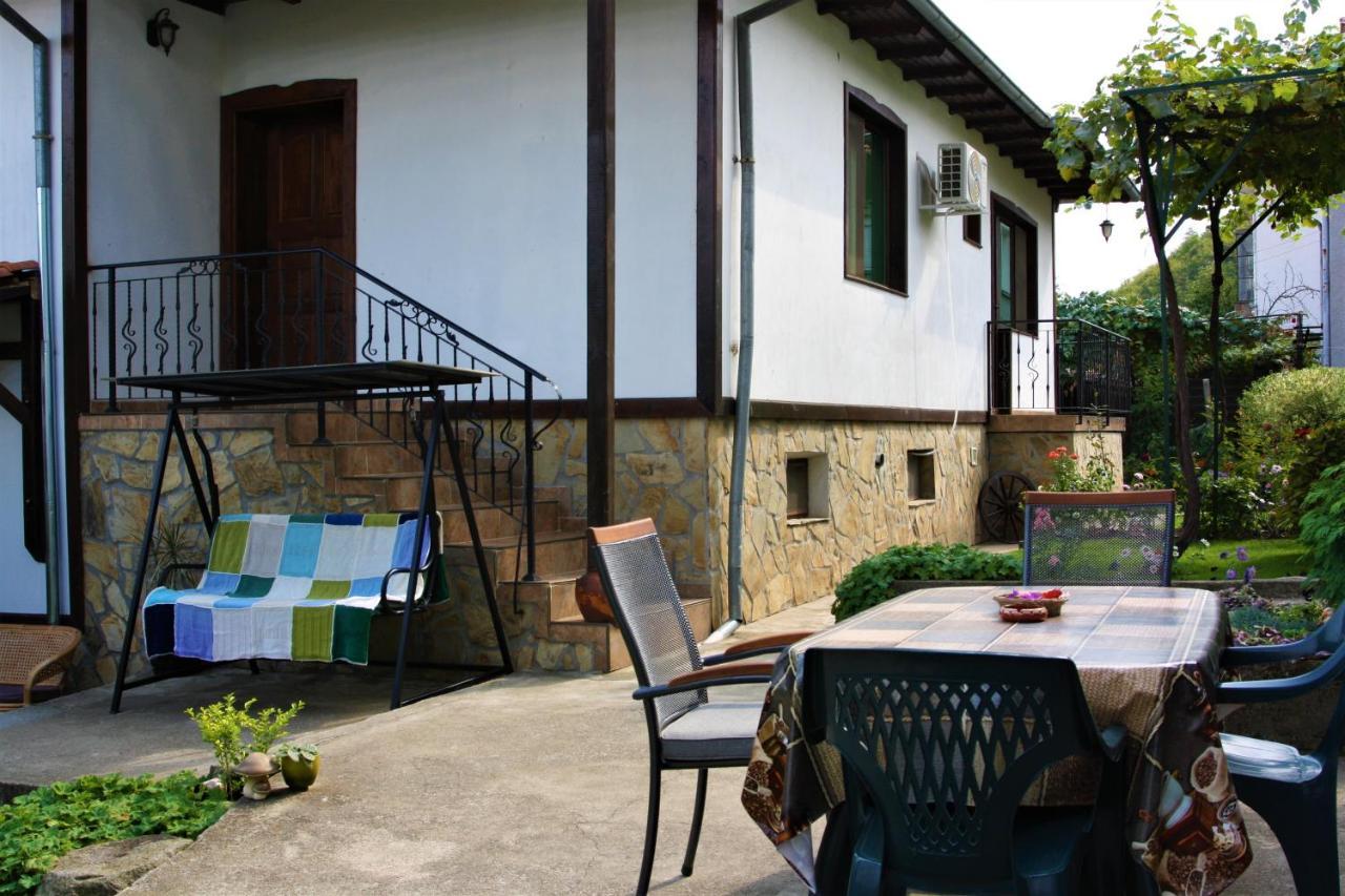 Къща Речен Шепот Hotel Kalofer Exterior photo