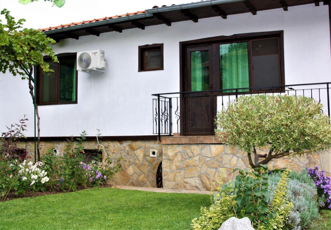 Къща Речен Шепот Hotel Kalofer Exterior photo